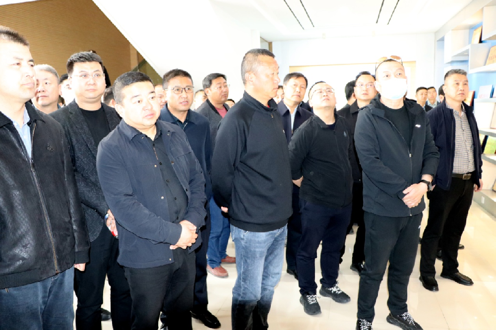 全省粮食系统代表到游艇会yth0008牧业观摩考察