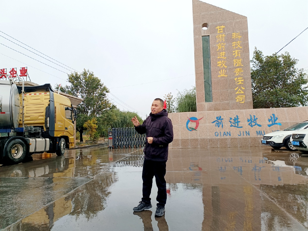 《杭州日报》记者到游艇会yth0008集团考察采访