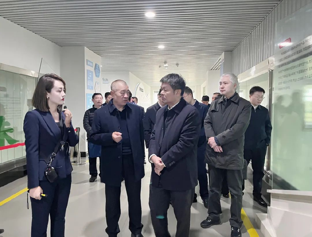 人社部副部长吴秀章一行到游艇会yth0008集团调研